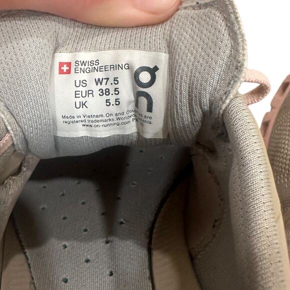 On Running Cloudflow Running Shoe Sand/Rose - Picture 4 of 13